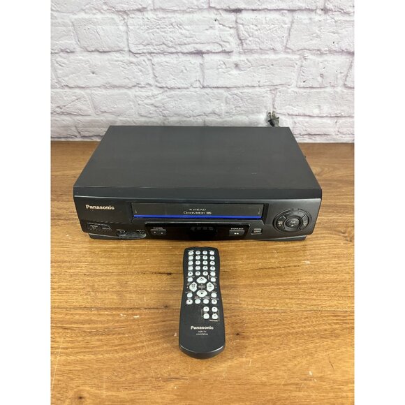 Panasonic 4 Head HiFi Stereo Omnivision VCR VHS Player PV-V4611 Blue Line Remote - Picture 1 of 11